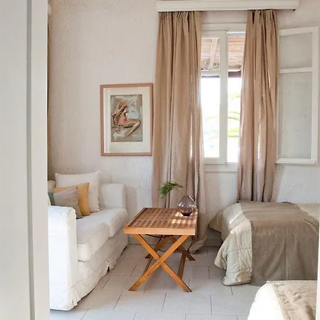 Fos Mykonos Agios Ioannis Diakoftis